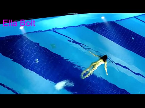 ❤️ No puedo dejar de mirar, joven rubia pillada nadando desnuda en la piscina del complejo ELLA BOLT ❌ Video de sexo en es.quizfarmature.ru ❌️