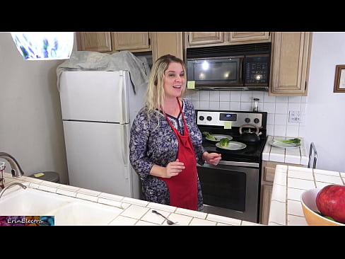 ❤️ Madrastra ordeñándole en la cocina antes de su cita ❌ Video de sexo en es.quizfarmature.ru ❌️