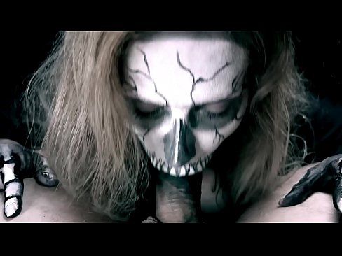 ❤️ Demon girl chupando pollas con su boca negra y tragando semen ❌ Video de sexo en es.quizfarmature.ru ❌️
